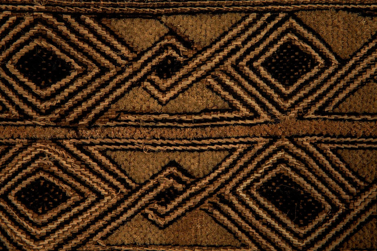 Kuba Raphia Candle: A Sweet Escape to the Heart of the Congo